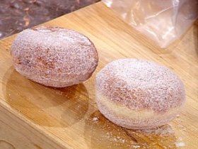 Recetas caseras : Donuts nevados y rellenos de mermelada  
