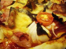 Recetas caseras : Pizza casera de berenjena, bacon y cherrys  