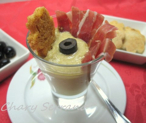 Recetas caseras : Vasitos de salmorejo de esp�rragos y huevo, con jamon 