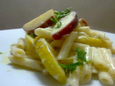 Recetas caseras : Plumas con queso y manzanas a la canela 