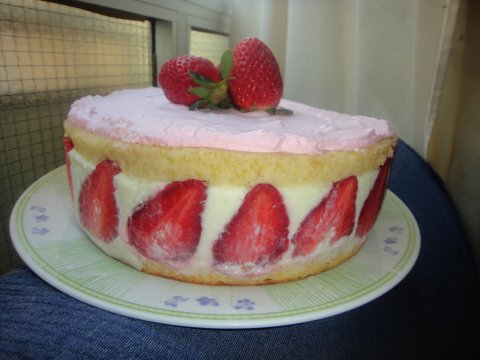 Recetas caseras : Bizcocho con crema de chocolate blanco y fresas 
