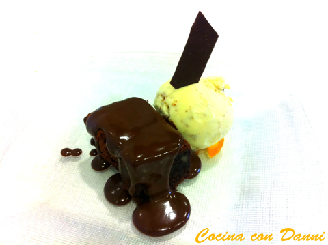 Recetas caseras : Brownie con helado y chocolate caliente 