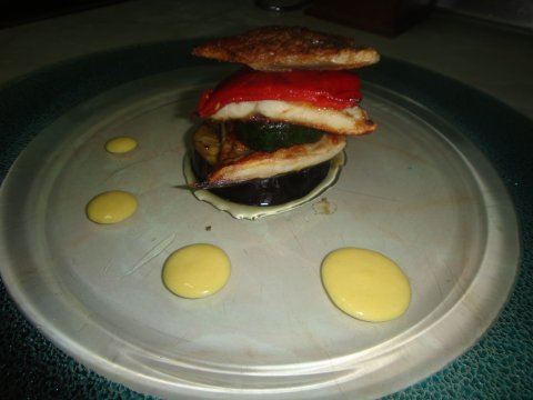Recetas caseras : Salsa de pimiento amarillo con milhoja de verdura y dorada 