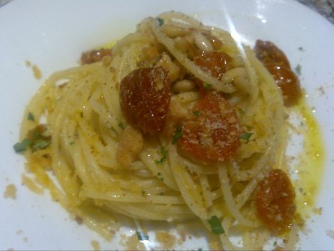 Recetas caseras : Espaguettis con curry, pinones, tomatitos cherry y atun 