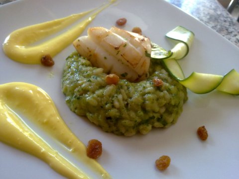 Recetas caseras : Arroz con pesto de calabacinos, sepia al curry, pasas y aliol� de curry 
