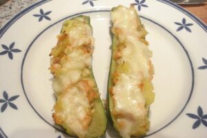 Calabacines al horno, con salmón y mozzarella