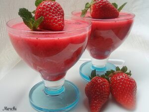 Copas de fresas con gelatina