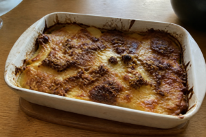Gratén de papas boloñesa con foie