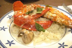 Risotto con bogavante y almejas