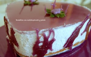 Tarta de mousse de violetas