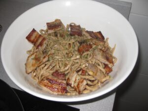 Pasta fresca integral a la carbonara (receta italiana)